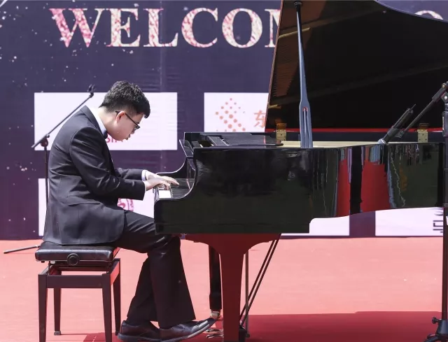 力迈中美国际学校师生节目钢琴独奏