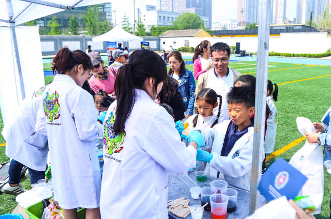 力迈中美国际学校 科学实验