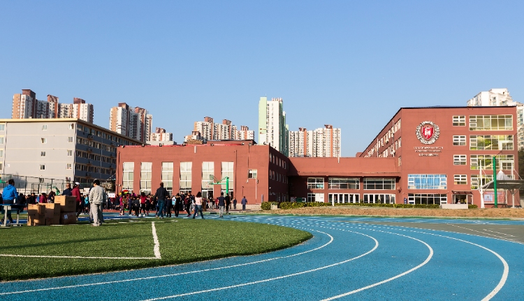 海南力迈中美学校小班教学，鼓励学生发问培养辩证思维