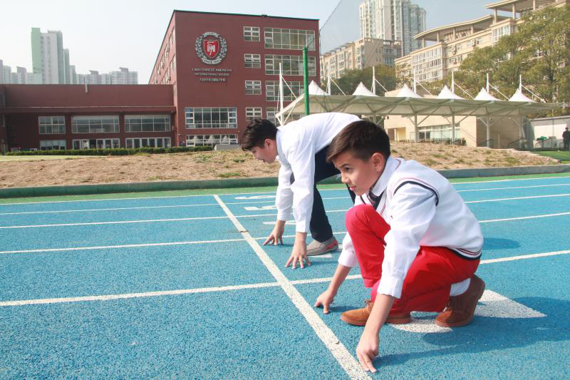 112国际高中的学生如何为大学一年级做准备(图1)