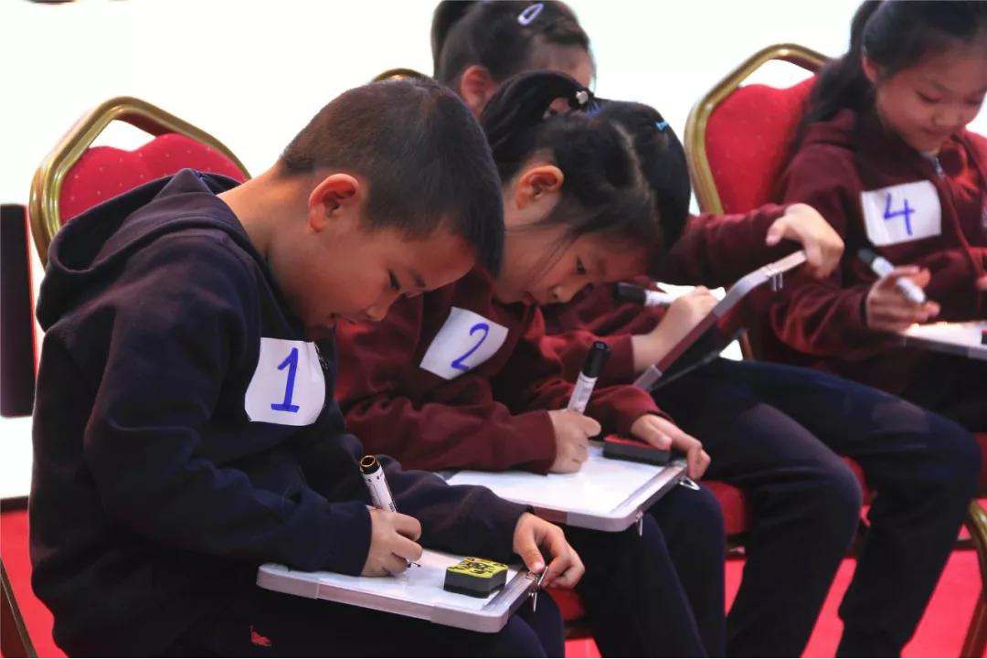 英语词汇什么的，敢来和我打擂吗？/力迈中美国际学校拼词大赛Spelling Bee(图10)