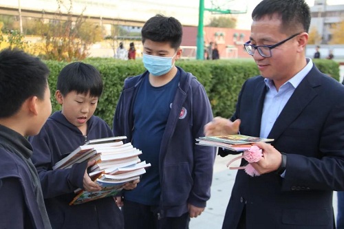 涓滴之水成海洋， 颗颗爱心变希望 | 力迈中美国际学校爱心义卖活动(图13)