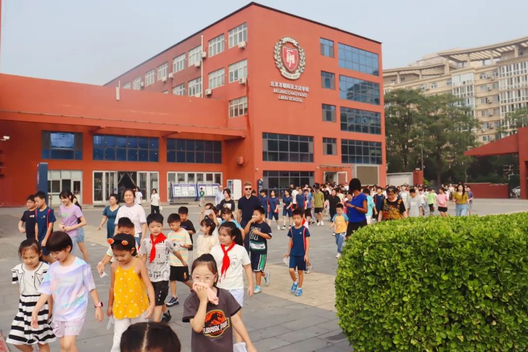 消防安全与你“童”行 | 北京市朝阳区力迈学校新学期消防疏散演练(图8)