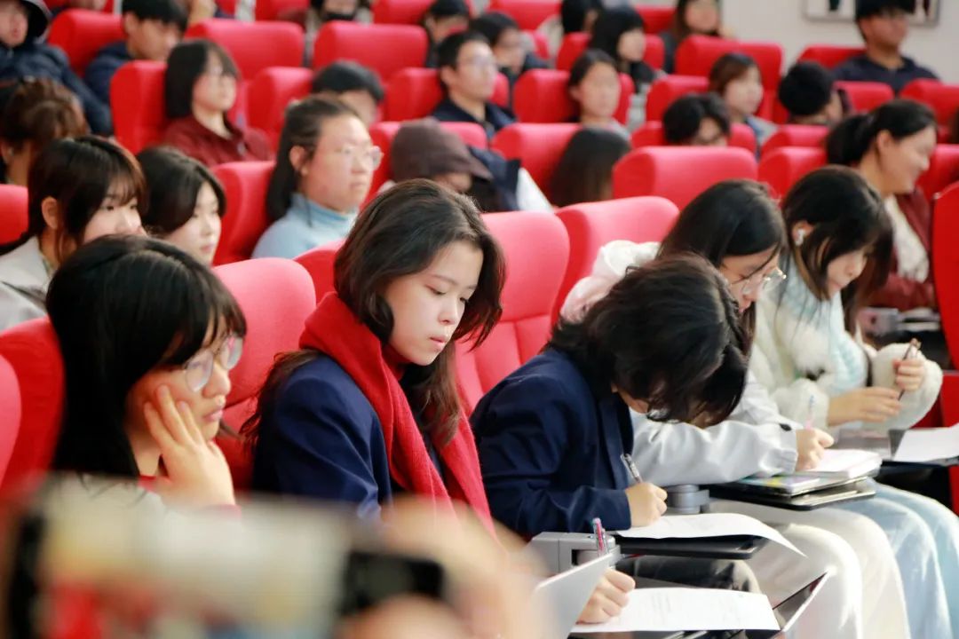 力迈 职业规划讲座 | "职"点迷津，"职"面未来的多元人生(图4)